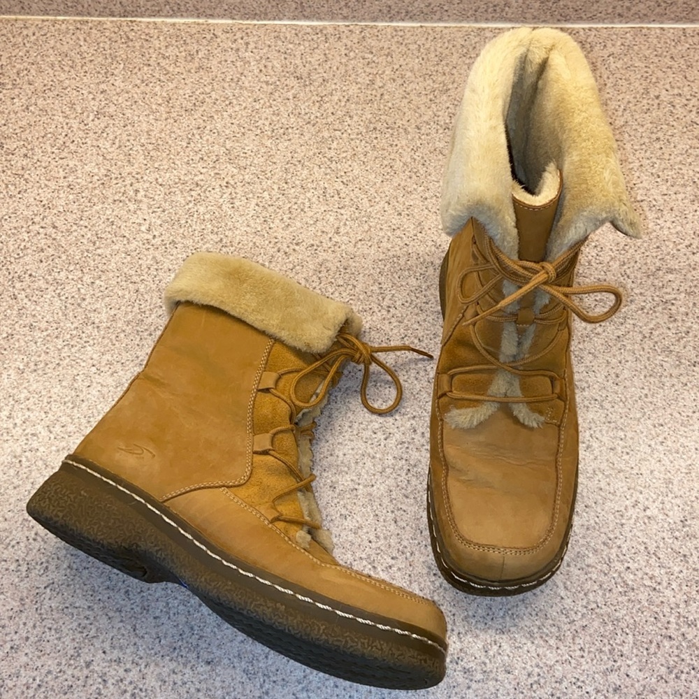 Dr. Scholls Diamond Sherpa Lined Leather Lace Up Boots